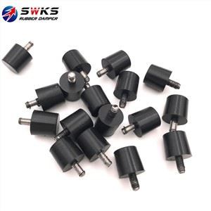 Kummist amortisaatoriga meessoost polt